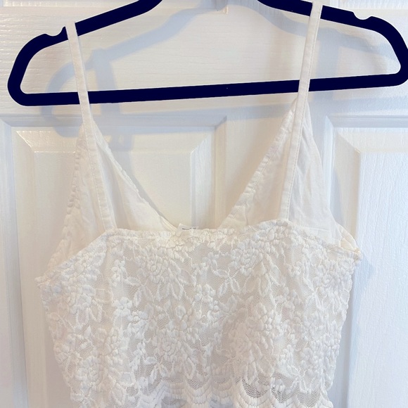 ✨Host Pick✨H&M V-Neck Floral Lace Scallop Trim Cami Top - Picture 6 of 6